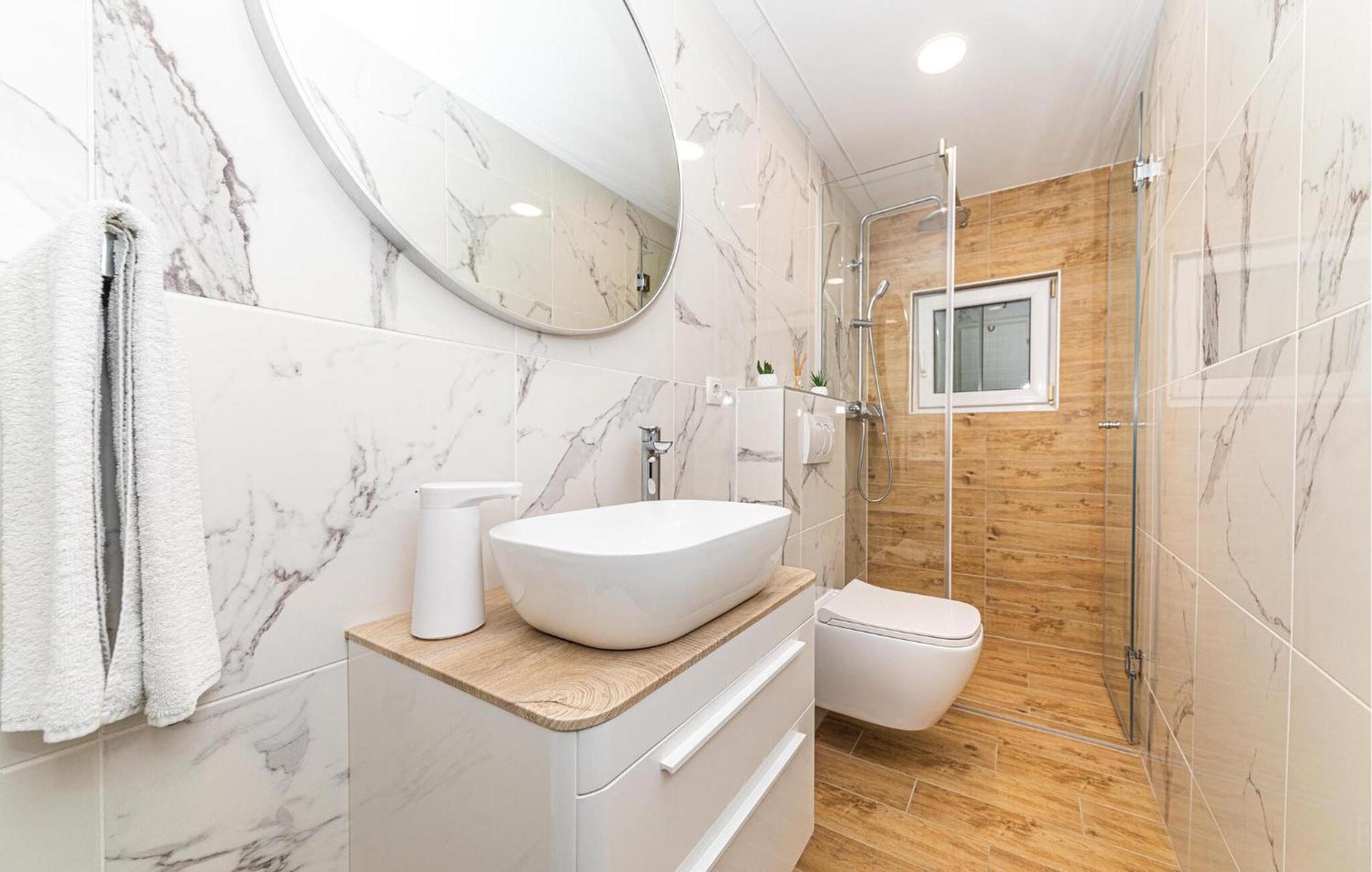 Amazing Home In Kastel Novi With Kitchen Kaštela Exterior foto